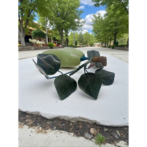 Vintage Chinese Serpentine Stone Pea Pod Sculpture-Leaves-Fruit-Jade Green-Carve - Picture 5 of 6